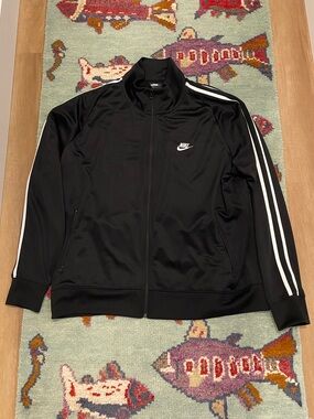 Nike Aeroloft Synthetic Insulation Activewear Men's Black/White Track Jacket